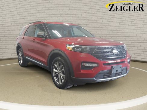 Used 2023 Ford Explorer XLT w/ Equipment Group 202A AWD/4WD image 3