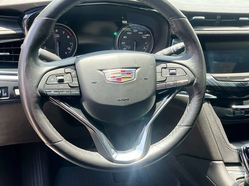 Used 2023 Cadillac XT6 Premium Luxury w/ Technology Package AWD/4WD image 11