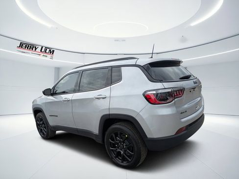 New 2026 Jeep Compass Latitude image 5