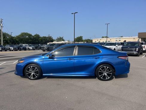 Used 2018 Toyota Camry SE w/ Audio Package FWD image 2