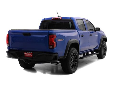 Used 2024 Chevrolet Colorado Trail Boss w/ Technology Package image 2