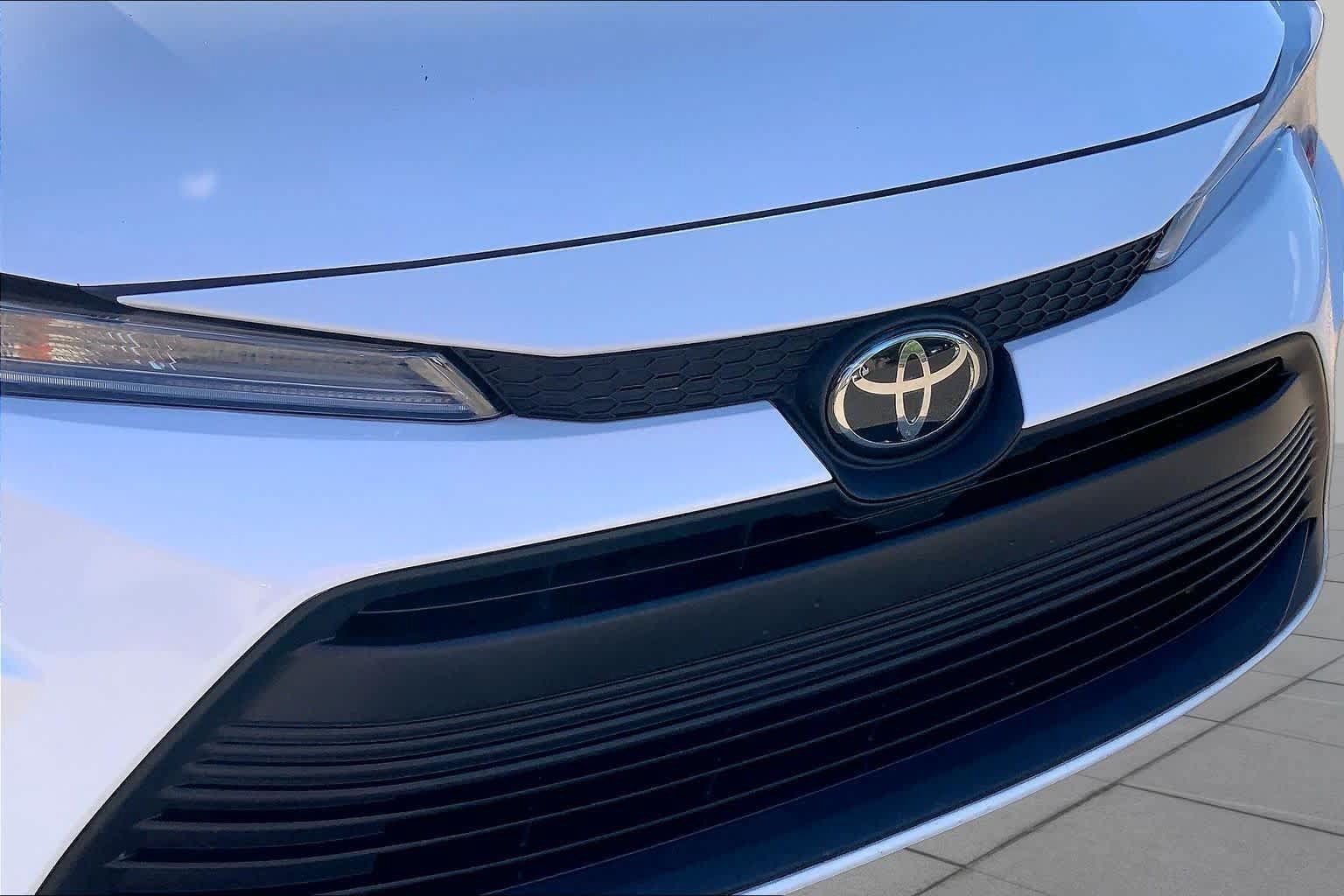 Used 2025 Toyota Corolla LE FWD image 29