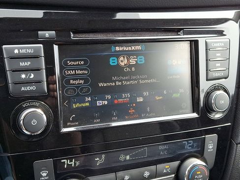 Used 2019 Nissan Rogue SV w/ Premium Package image 16