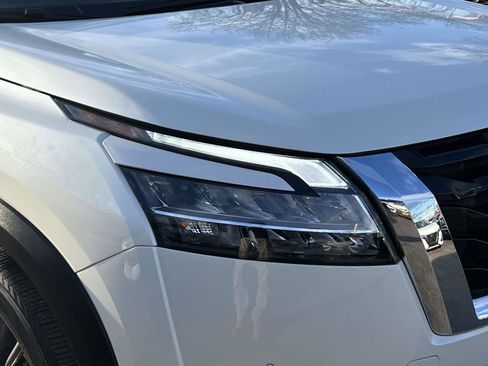 Used 2024 Nissan Pathfinder SL w/ SL Premium Package image 10