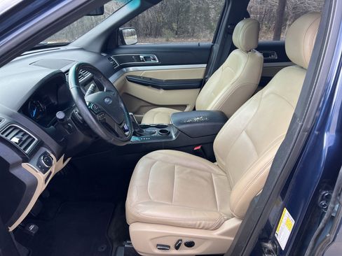 Used 2017 Ford Explorer XLT w/ Equipment Group 202A image 16