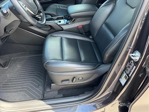 Used 2025 Kia Telluride S FWD image 7