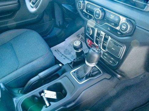 Certified 2025 Jeep Wrangler Unlimited Rubicon image 40