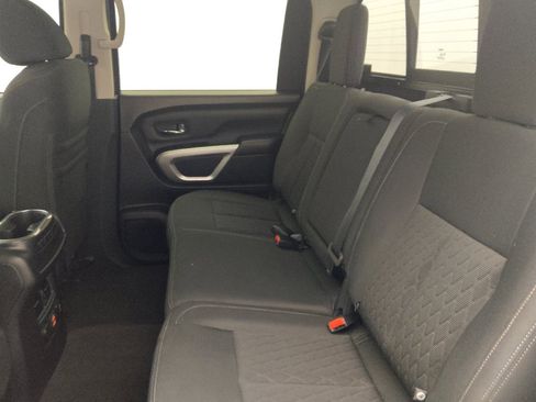 Used 2019 Nissan Titan SV w/ SV Convenience Package RWD image 18