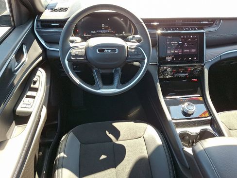 Certified 2025 Jeep Grand Cherokee L Altitude image 11