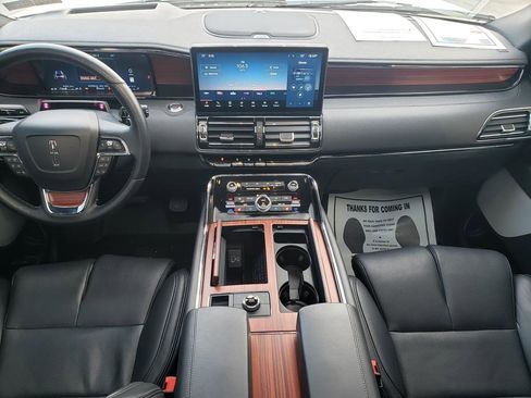 Used 2024 Lincoln Navigator Reserve image 16