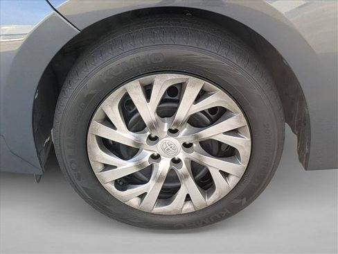 Used 2018 Toyota Corolla LE FWD image 10
