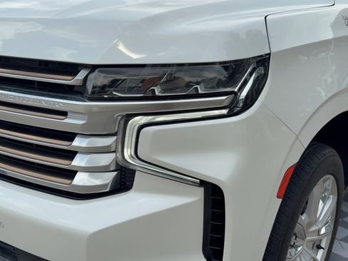 Used 2022 Chevrolet Suburban High Country w/ Premium Package 2 RWD image 12
