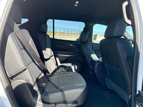 Used 2025 Chevrolet Traverse LT image 27
