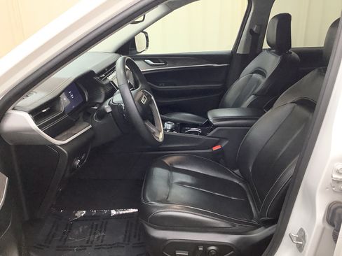 Used 2023 Jeep Grand Cherokee Limited AWD/4WD image 13