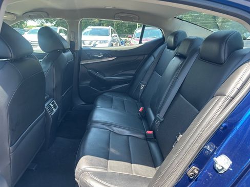 Used 2021 Nissan Maxima 3.5 SV w/ Floor Mat Group FWD image 13