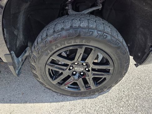 Certified 2024 Chevrolet Silverado 1500 LT Trail Boss w/ Convenience Package II image 20