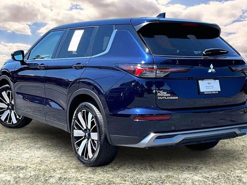 Used 2025 Mitsubishi Outlander SE AWD/4WD image 4
