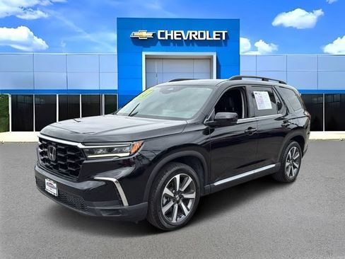 Used 2025 Honda Pilot Touring image 7