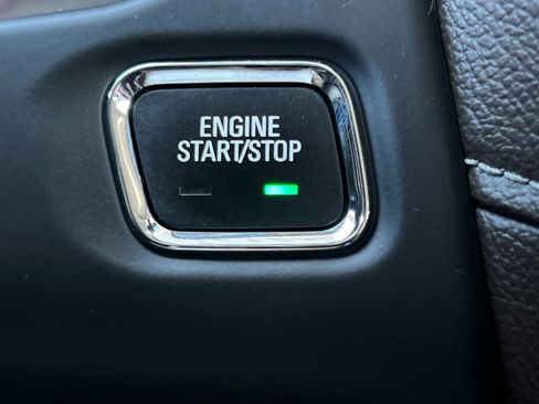 Used 2023 GMC Acadia SLT image 22