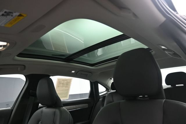 Used 2023 Volvo S90 B6 Plus AWD/4WD image 18