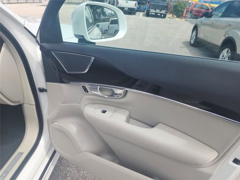 Used 2019 Volvo XC90 T5 Momentum FWD image 28