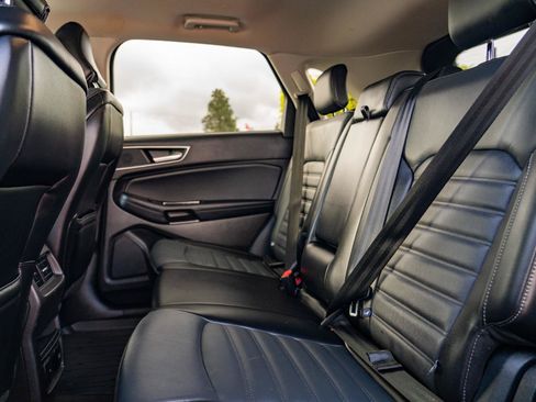 Used 2018 Ford Edge SEL w/ Equipment Group 201A AWD/4WD image 18