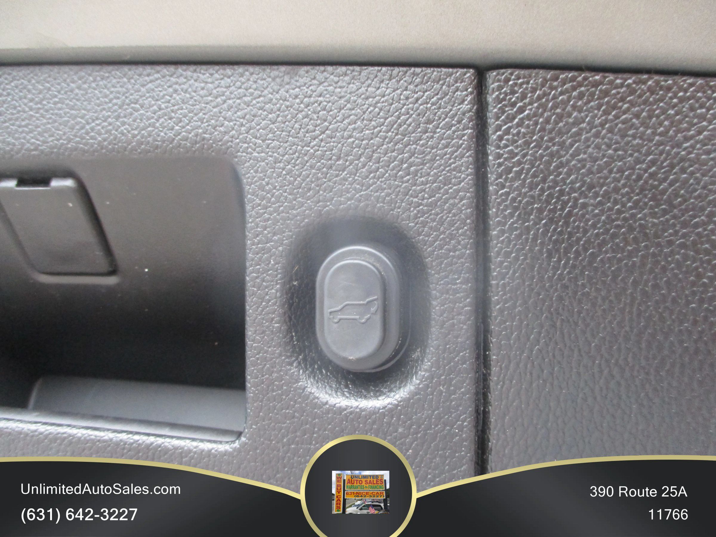 Used 2018 Chevrolet Suburban LT AWD/4WD image 18