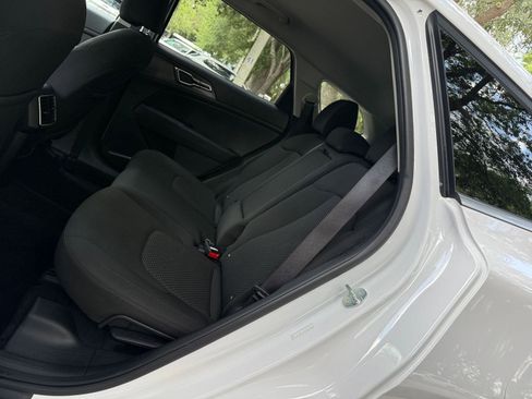 Used 2025 Kia Sportage LX FWD image 34