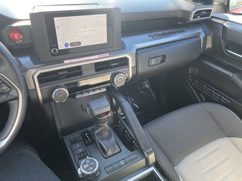 Used 2025 Toyota Tacoma TRD Off-Road image 12