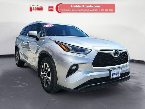 Used 2021 Toyota Highlander XLE AWD/4WD image 8