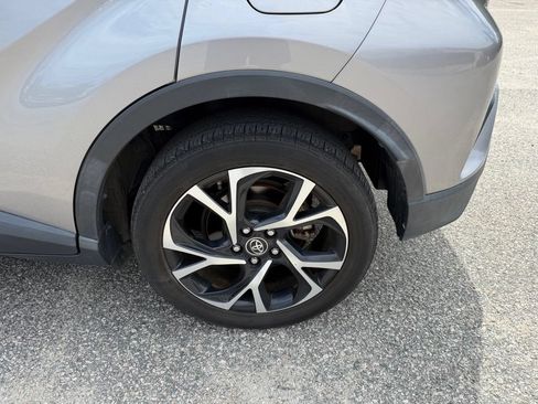 Used 2019 Toyota C-HR XLE FWD image 6