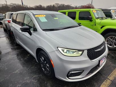 Used 2024 Chrysler Pacifica Touring-L