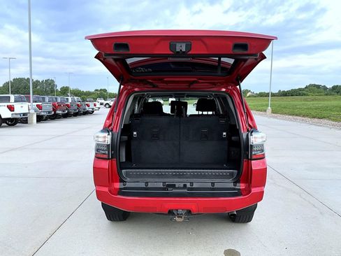 Used 2017 Toyota 4Runner SR5 AWD/4WD image 22