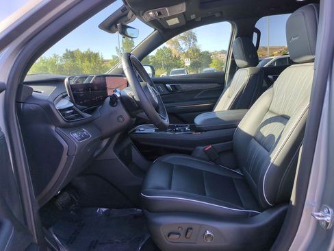Used 2025 Buick Enclave Avenir w/ Super Cruise Package AWD/4WD image 15