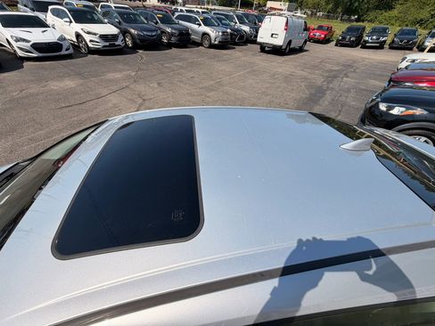 Used 2016 Toyota Prius Three w/ Advanced Technology Package FWD image 9