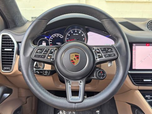 Used 2020 Porsche Cayenne Turbo AWD/4WD image 22