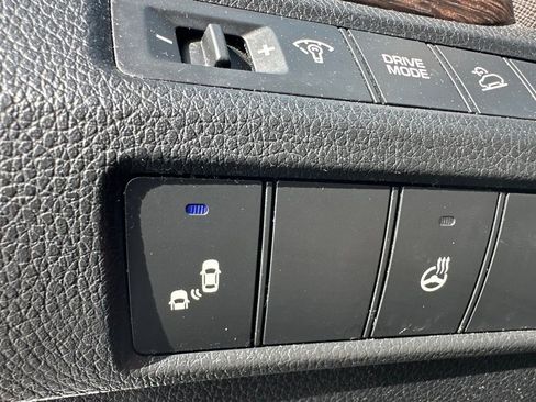 Used 2017 Hyundai Santa Fe Sport FWD image 32