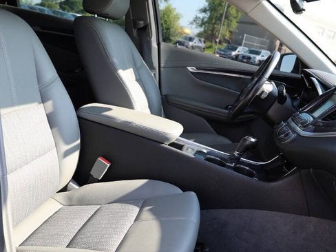 Used 2018 Chevrolet Impala LT FWD image 15