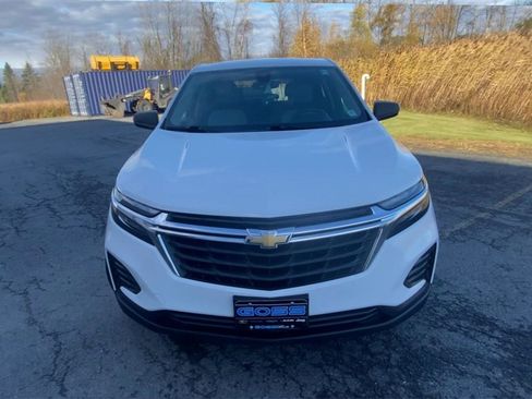 Used 2022 Chevrolet Equinox LS w/ LS Convenience Package image 3
