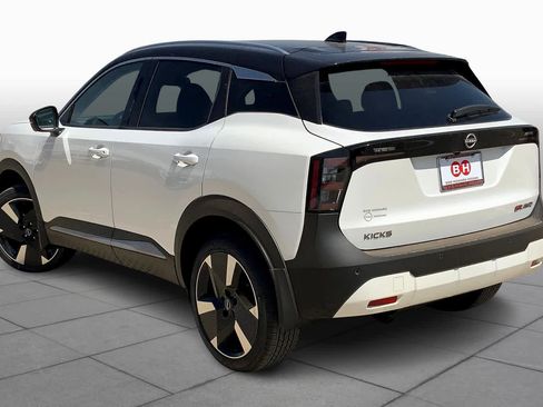 Used 2025 Nissan Kicks SR image 11