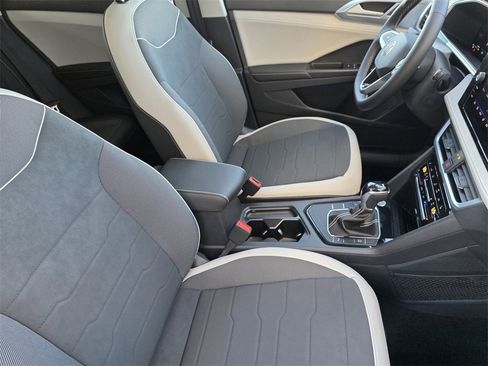 New 2026 Volkswagen Taos SE image 10