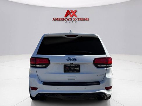 Used 2015 Jeep Grand Cherokee SRT image 4