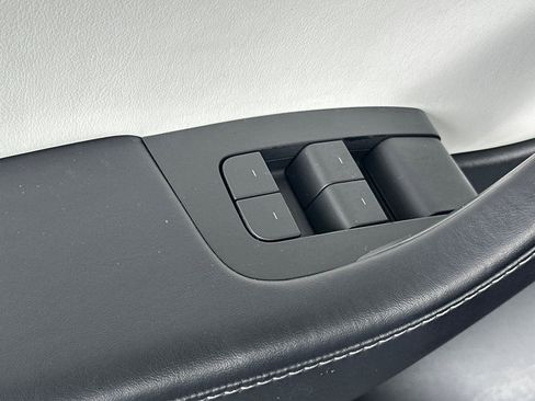 Used 2022 Tesla Model Y Performance image 13