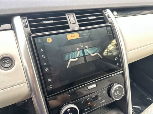 Used 2025 Land Rover Discovery S image 17