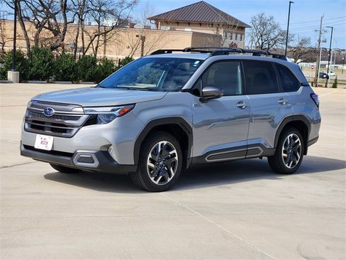 Used 2025 Subaru Forester Limited image 3