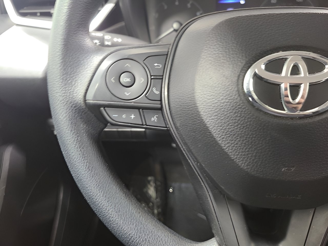 Used 2024 Toyota Corolla LE FWD image 23