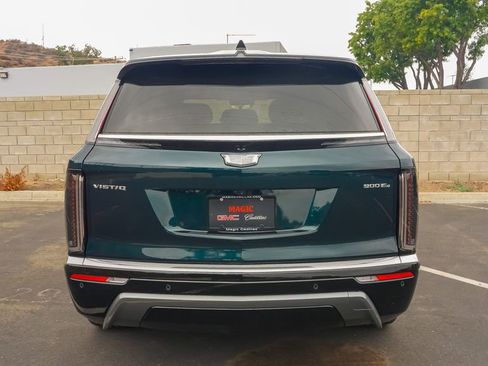 Certified 2026 Cadillac Vistiq Luxury image 8