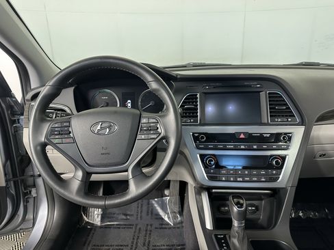 Used 2017 Hyundai Sonata Limited w/ Ultimate Package 02 image 3