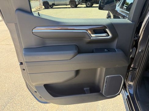 Used 2022 Chevrolet Silverado 1500 LT AWD/4WD image 22