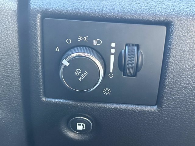 Used 2019 Jeep Grand Cherokee Laredo AWD/4WD image 29